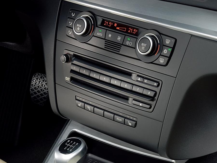  BMW 120i 3-Door 2007 года  (фото 4 из 70)